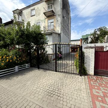Уляни Кравченко вул., 13