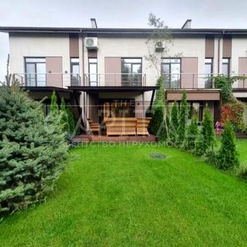 Євгена Плужника вул., 3