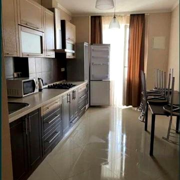 1-кімнатна квартира в центрі міста по Соборності 
 Площа: 50 м²