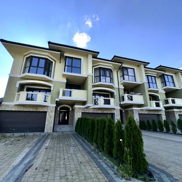 Курортна вул., 9
