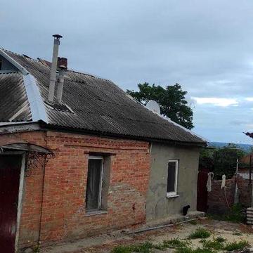 В м.Карлівка Полтавської.обл продам будинок усайбі 15 сот.
Вода, газ і