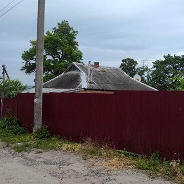 В м.Карлівка Полтавської.обл продам будинок усайбі 15 сот.
Вода, газ і