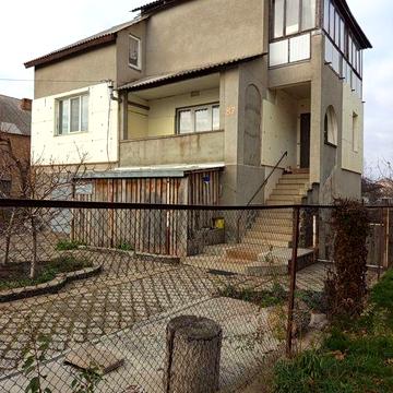 Добротний будинок для великої сімї