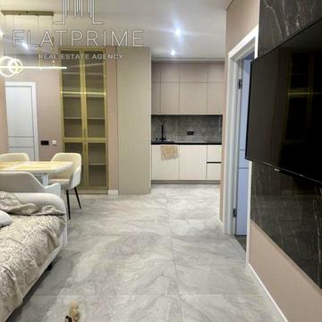 Миколи Гулака вул., 4