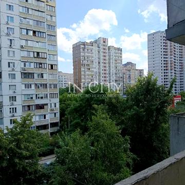 Василя Стуса вул., 26