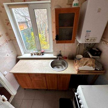 Продам півбудинку біля Києва