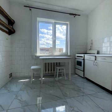 Продам 1 кімнатну квартиру на Г.Безручка ,7
