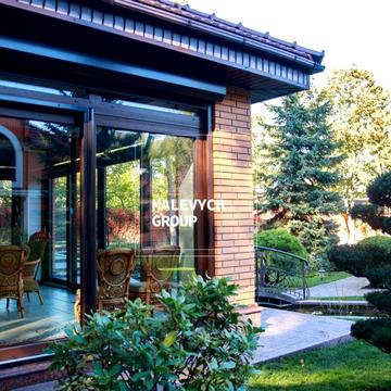 Пропонуємо красивий маєток у Конча-Заспа. Розкішний будинок зі СПА.