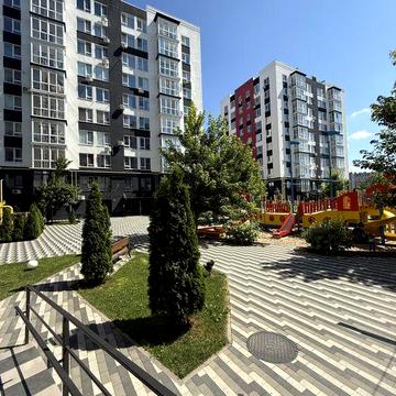 Комфортна 1К- 33м2 з великою кухнею вітальнею.
