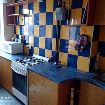 Продам утеплену ззовні 3-кімнатну квартиру у гарному стані,новий ліфт