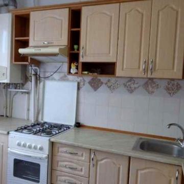 Здається трьохкімнатна квартира на любий термін.