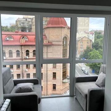 Гоголівська вул., 1/3