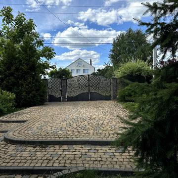 Грушевського вул., 17