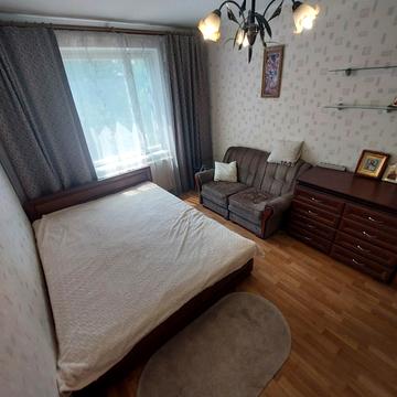 Космонавтів вул., 86