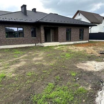 Будинок з укритям Рованці від власника клінкер цегла.