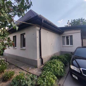 Продам гарний будинок в центрі Підгородного