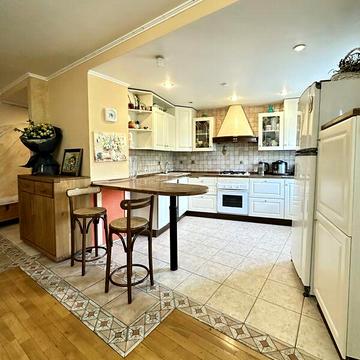 Продаж 4к Квартира Осіння вулиця