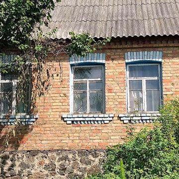 Продається земельна ділянка з будинком