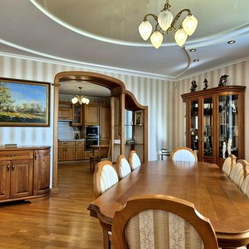 Михайла Гришка вул., 9