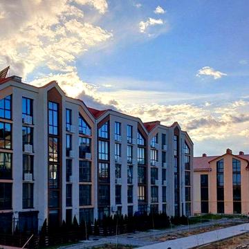 1м2=650уе Продам трикімнатну квартиру з власним двором. Розстрочка