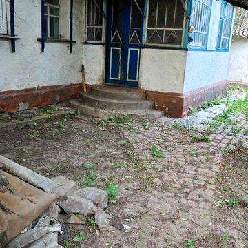 Продається будинок та земельна ділянка с. Гельмязів, вул. Троїцька.