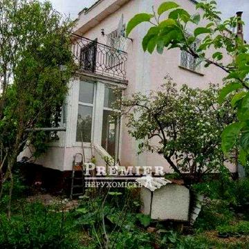 2-поверховий капітальний будинок на 12 сотках землі.  Світле