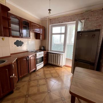 Варненська вул., 12б