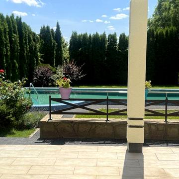 Продаж красивого будинку в КМ «Зелений Гай» в с.Лісники. €880000