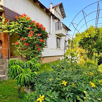 Продаж будинку з усіма комунікаціями, держпрграми - так