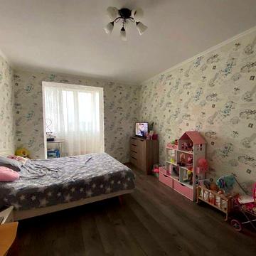 Продається чудова квартира в зручному районі Озерна