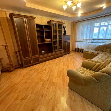 Простора сучасна квартира ! 3 поверх! Індивідуальне опалення!