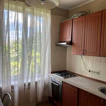 Голосіївський просп. (40-річчя Жовтня), 90