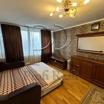 Володимира Івасюка просп. (Героїв Сталінграду), 64/56