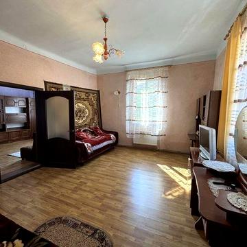 Продам квартиру в центрі міста