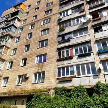 Малокитаївська вул., 7