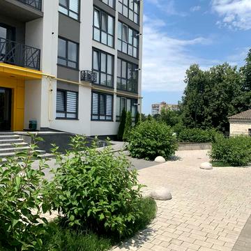 Героїв Крут вул. (Комунарів), 4/1