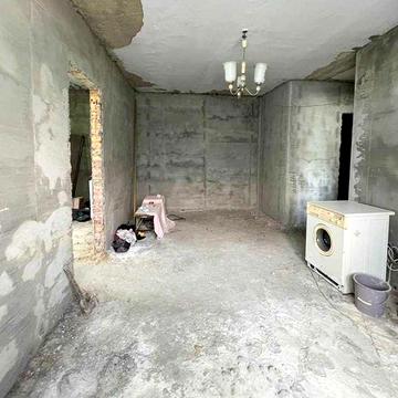 Квартира 2-кімнатна по вул. Сірка під ремонт