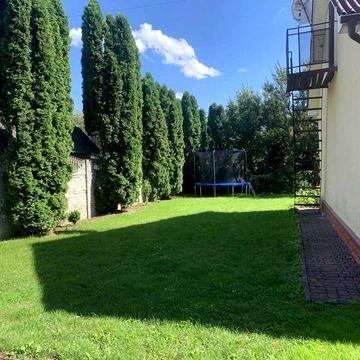р Окремий будинок з автономним опаленням і госпбудівлями