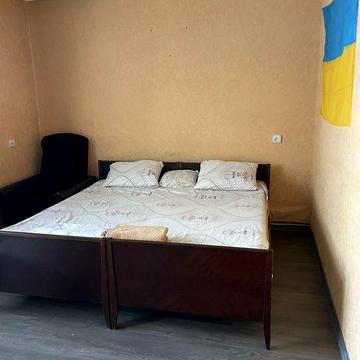 Продам двокімнатну квартиру , Подобова оренда