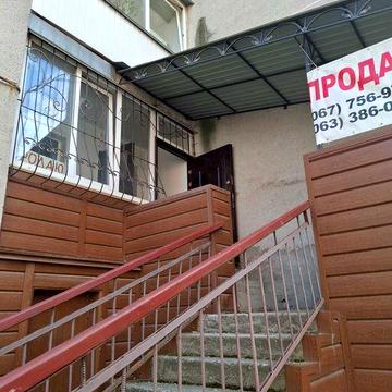 Продам 2-кімнатну квартиру в центрі міста з окремим входом