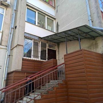 Продам 2-кімнатну квартиру в центрі міста з окремим входом