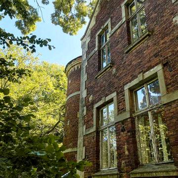 Продаж австрійської вілли Villa Lomnica на вул. Сахарова, 62А.