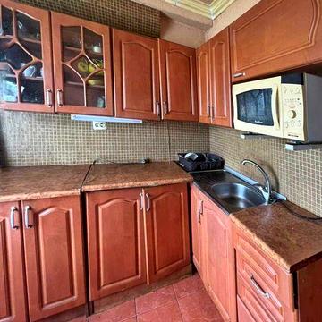 Продам 2к квартиру з великим балконом на Автозаводській 25
