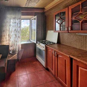Продам 2к квартиру з великим балконом на Автозаводській 25