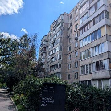 Продається 3 кімнатна квартира біля метро Лівобережна Окіпної 7 А