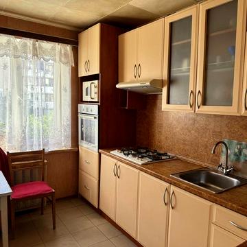 Продаж квартири власник 4 кімнати м Деміївська вул. Малокитаївська 7