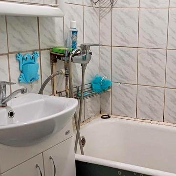 Здається 1 квартира, для 1-2 х людей, на місяць