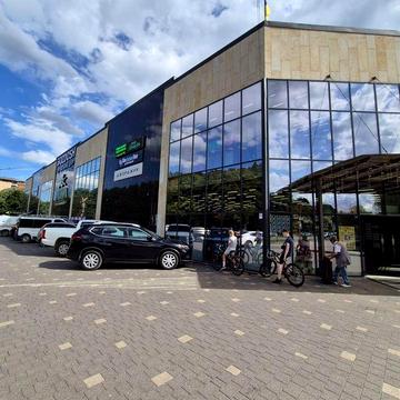Здається в оренду простора 2х кім-на кв-ра біля парку Боздош