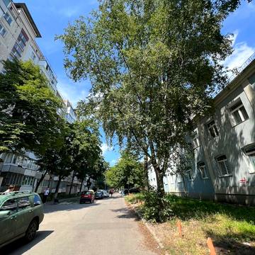 Академіка Булаховського вул., 28