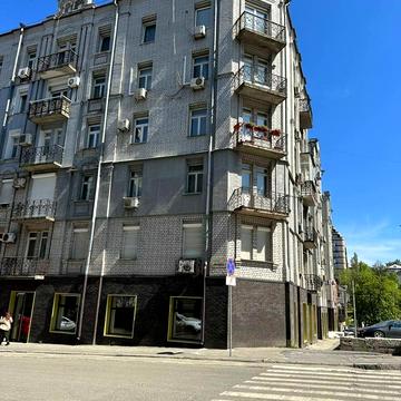 Виконкомівська вул., 13